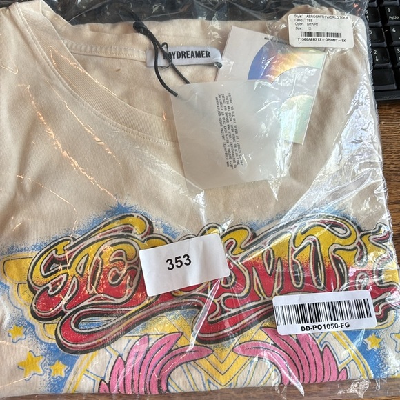 NEW DAYDREAMER aerosmith world tour tour tee in dirty white Size 1X - Picture 4 of 7